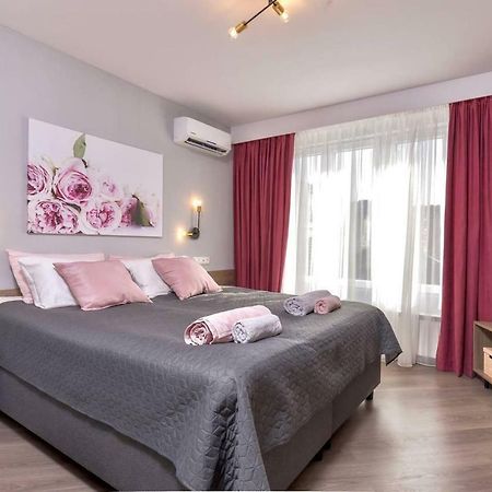 Rose One Bedroom Designer Apartment In City Centre By Flat Mаnager Sofia Exteriör bild