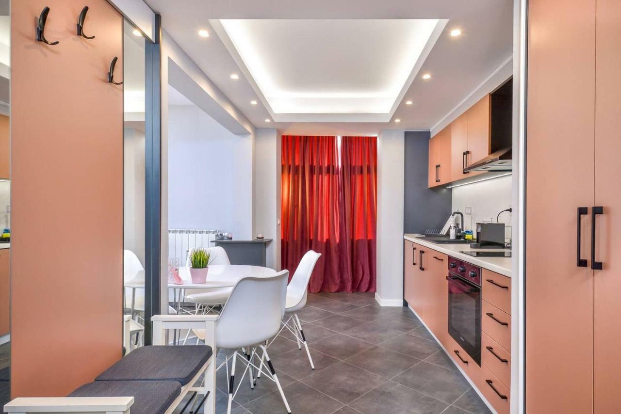 Rose One Bedroom Designer Apartment In City Centre By Flat Mаnager Sofia Exteriör bild