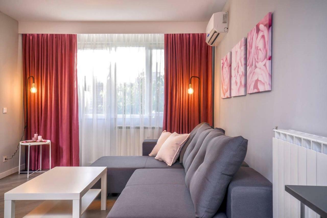 Rose One Bedroom Designer Apartment In City Centre By Flat Mаnager Sofia Exteriör bild