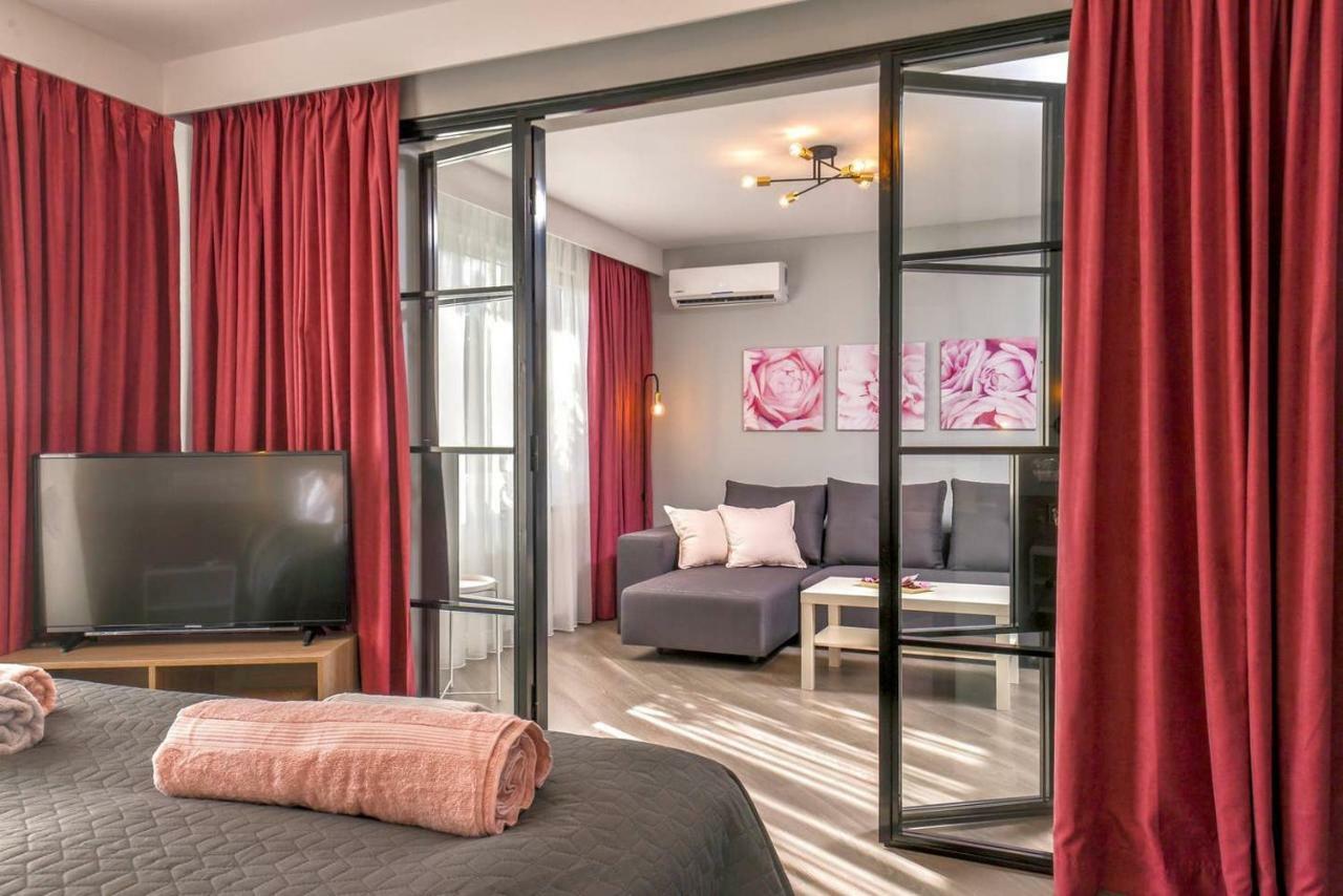 Rose One Bedroom Designer Apartment In City Centre By Flat Mаnager Sofia Exteriör bild