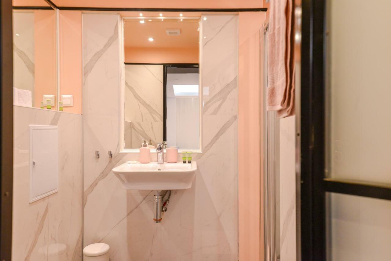 Rose One Bedroom Designer Apartment In City Centre By Flat Mаnager Sofia Exteriör bild