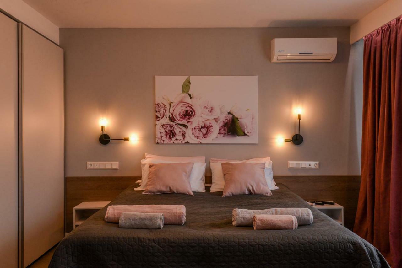 Rose One Bedroom Designer Apartment In City Centre By Flat Mаnager Sofia Exteriör bild